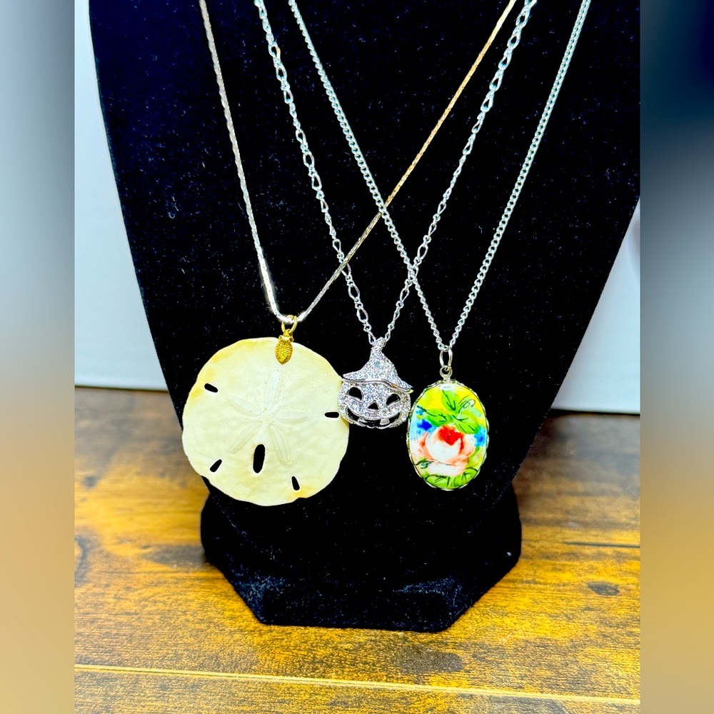 3 vintage necklaces gold tone and silver tone.